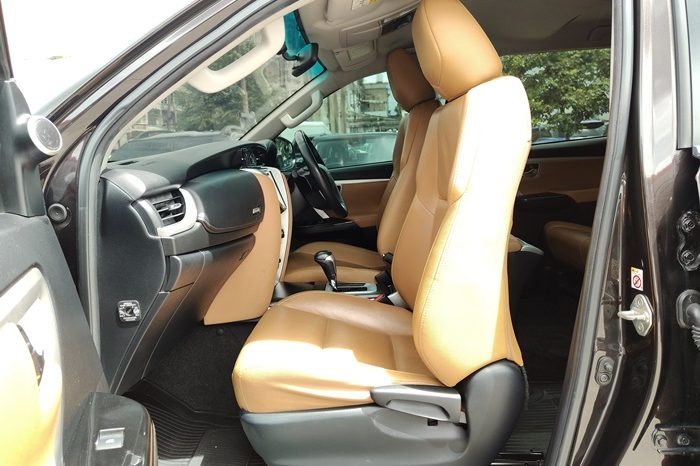 TOYOTA 4WD 2015 2.8V AT FORTUNER BLACK  7598 full