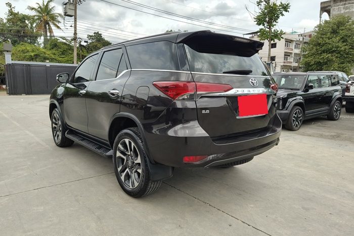 TOYOTA 4WD 2015 2.8V AT FORTUNER BLACK  7598 full