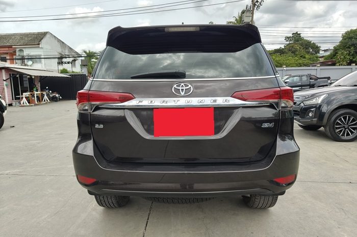 TOYOTA 4WD 2015 2.8V AT FORTUNER BLACK  7598 full