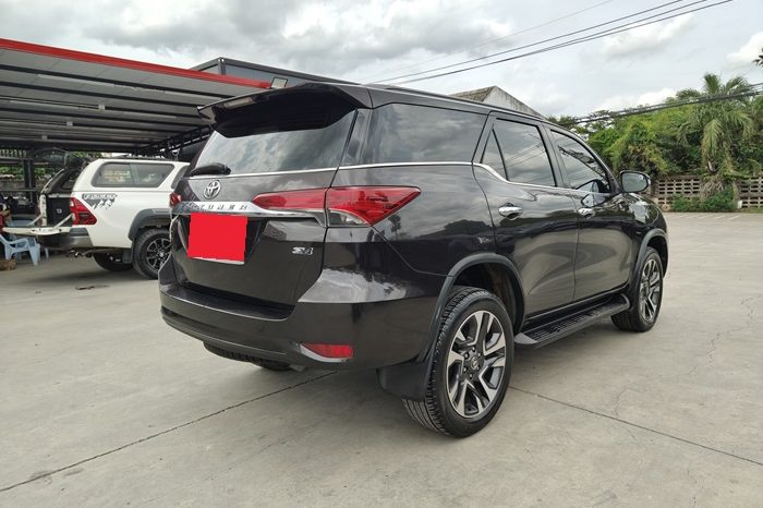 TOYOTA 4WD 2015 2.8V AT FORTUNER BLACK  7598 full