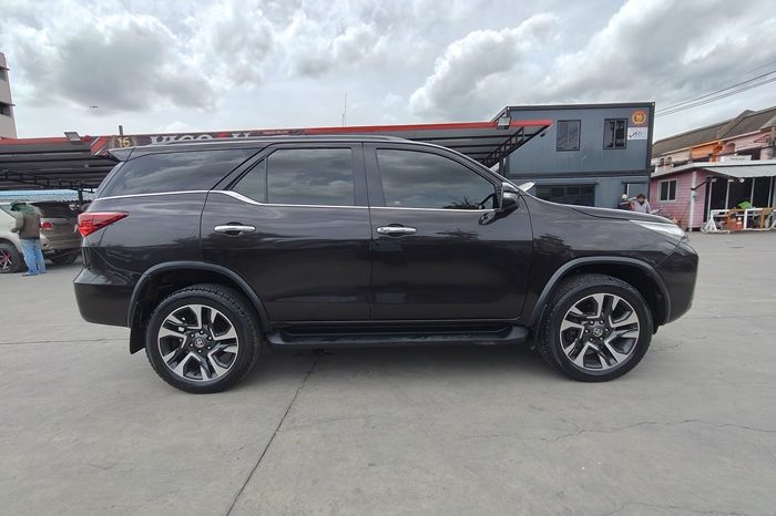 TOYOTA 4WD 2015 2.8V AT FORTUNER BLACK  7598 full