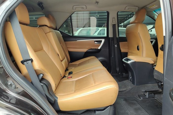 TOYOTA 4WD 2015 2.8V AT FORTUNER BLACK  7598 full