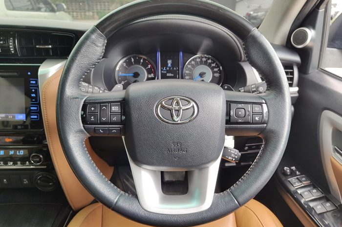 TOYOTA 4WD 2015 2.8V AT FORTUNER BLACK  7598 full