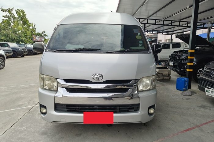 TOYOTA 2WD 2017 3.0 MT COMMUTER SILVER 2138 full