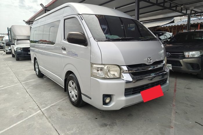 TOYOTA 2WD 2017 3.0 MT COMMUTER SILVER 2138 full