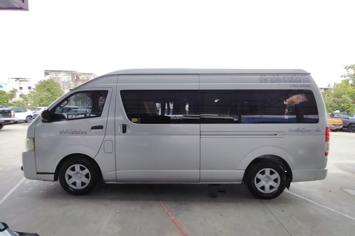 TOYOTA 2WD 2017 3.0 MT COMMUTER SILVER 2138 full