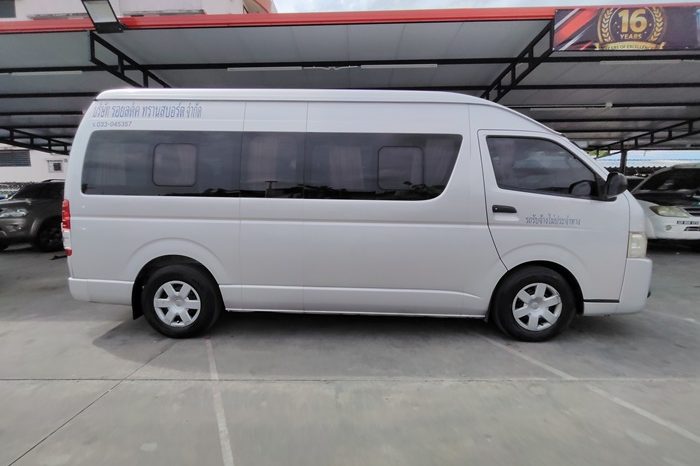 TOYOTA 2WD 2017 3.0 MT COMMUTER SILVER 2138 full