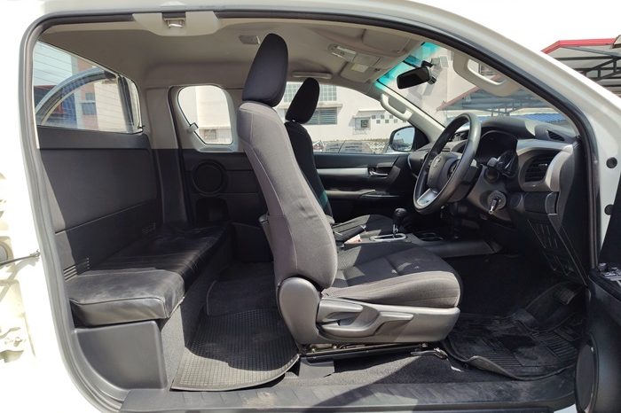 REVO PRE 2021 2.4 ENTRY AT SMART CAB WHITE  6237 full