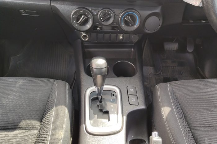 REVO PRE 2021 2.4 ENTRY AT SMART CAB WHITE  6237 full