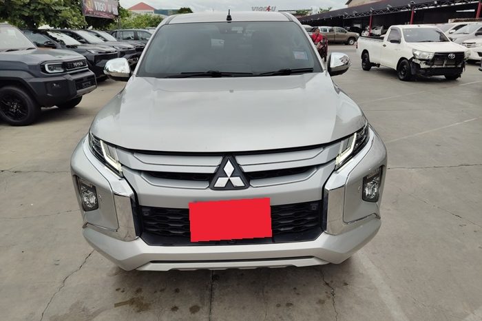 MITSUBISHI 4WD 2021 2.4 AT DOUBLE CAB SILVER  9901 full