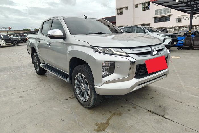 MITSUBISHI 4WD 2021 2.4 AT DOUBLE CAB SILVER  9901 full