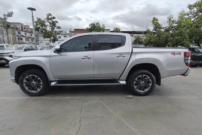 MITSUBISHI 4WD 2021 2.4 AT DOUBLE CAB SILVER  9901 full