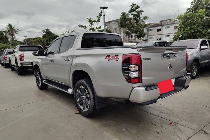 MITSUBISHI 4WD 2021 2.4 AT DOUBLE CAB SILVER  9901 full