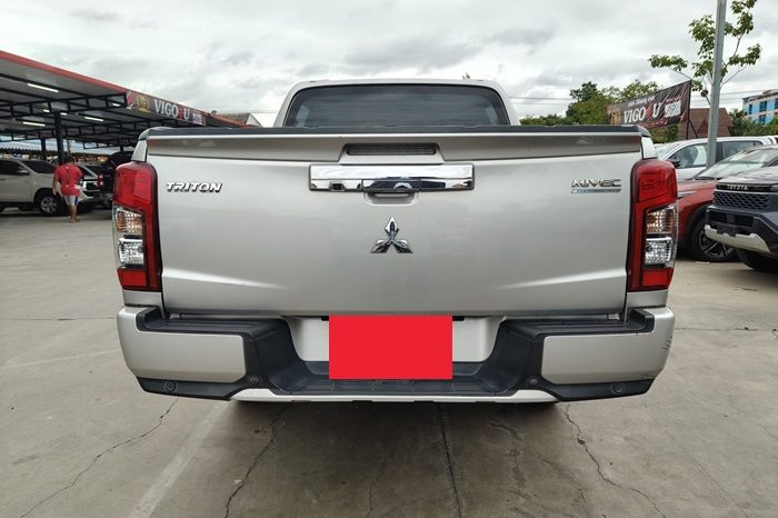 MITSUBISHI 4WD 2021 2.4 AT DOUBLE CAB SILVER  9901 full