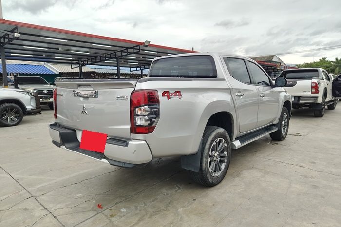 MITSUBISHI 4WD 2021 2.4 AT DOUBLE CAB SILVER  9901 full