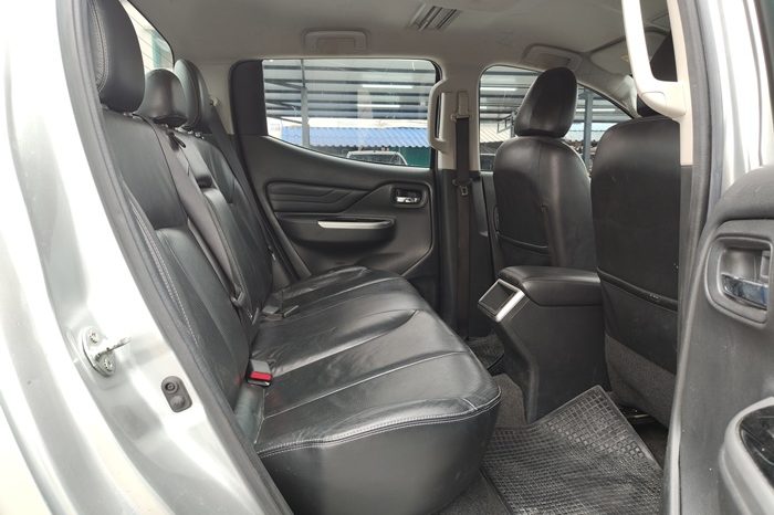 MITSUBISHI 4WD 2021 2.4 AT DOUBLE CAB SILVER  9901 full