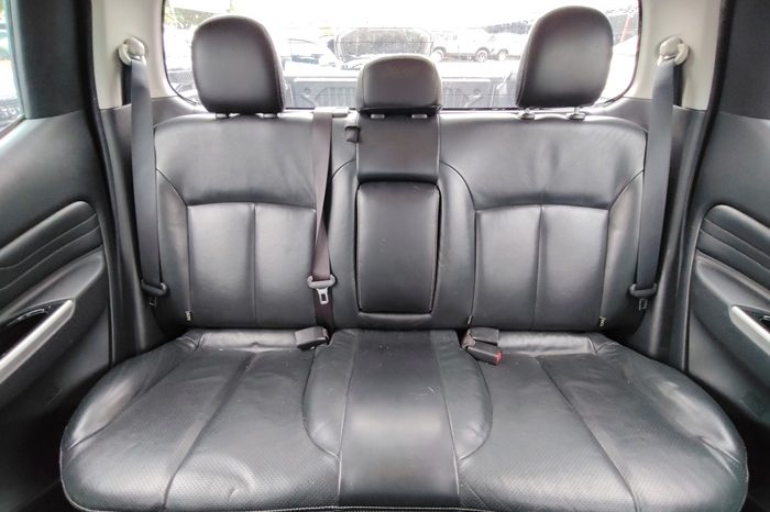 MITSUBISHI 4WD 2021 2.4 AT DOUBLE CAB SILVER  9901 full