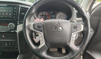 MITSUBISHI 4WD 2021 2.4 AT DOUBLE CAB SILVER  9901 full