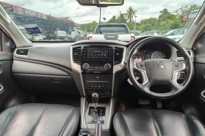 MITSUBISHI 4WD 2021 2.4 AT DOUBLE CAB SILVER  9901 full