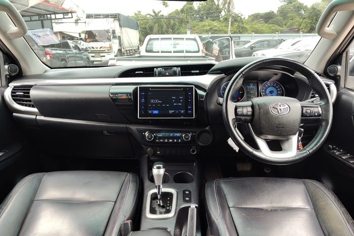 REVO PRE 2018 2.4G AT DOUBLE CAB SILVER  21 full