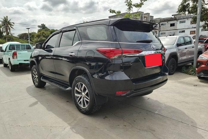 TOYOTA 2WD 2016 2.4V AT FORTUNER BLACK  2270 full