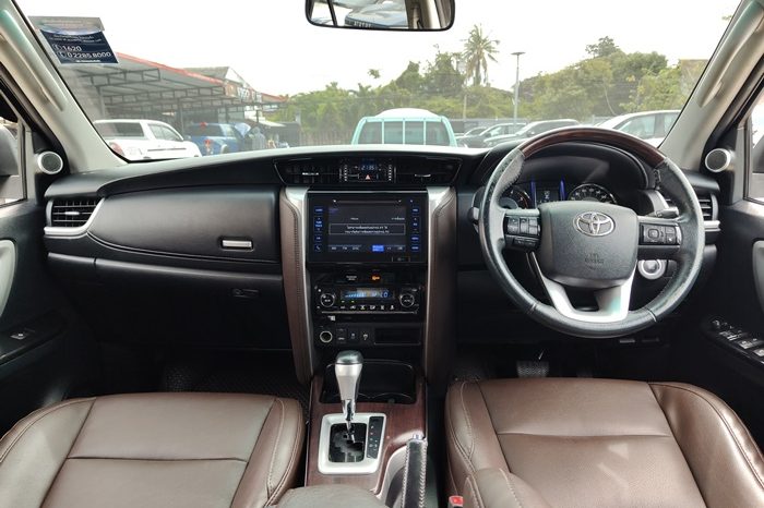 TOYOTA 2WD 2016 2.4V AT FORTUNER BLACK  2270 full