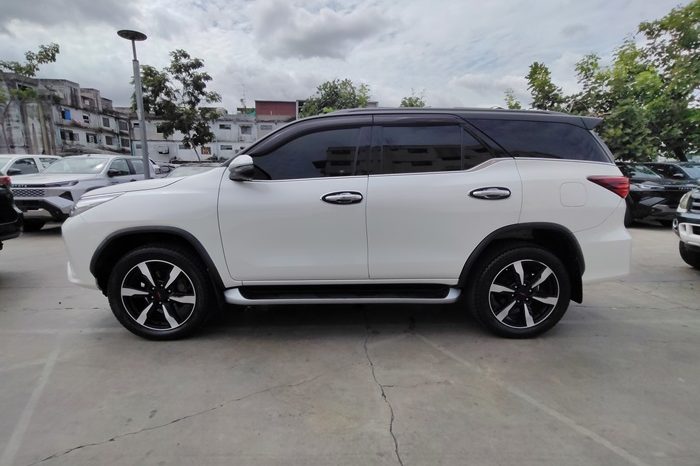 TOYOTA 4WD 2018 2.8V AT FORTUNER WHITE  4772 full