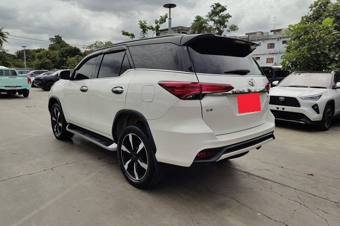 TOYOTA 4WD 2018 2.8V AT FORTUNER WHITE  4772 full