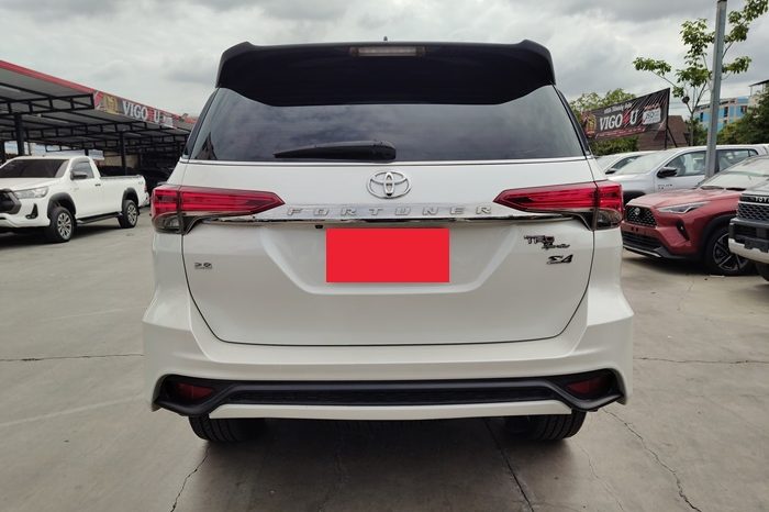 TOYOTA 4WD 2018 2.8V AT FORTUNER WHITE  4772 full