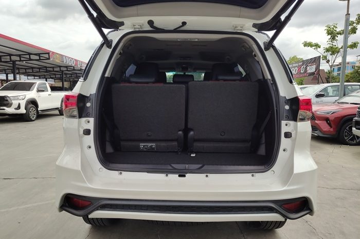 TOYOTA 4WD 2018 2.8V AT FORTUNER WHITE  4772 full
