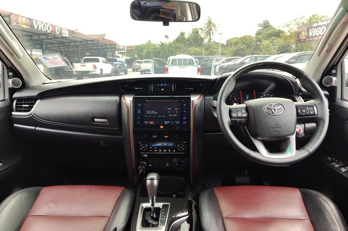 TOYOTA 4WD 2018 2.8V AT FORTUNER WHITE  4772 full