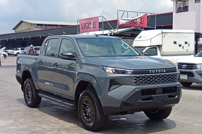 TRAVO SMART PRE 2026 2.8 AT DOUBLE CAB GREY  1692 full