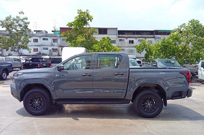 TRAVO SMART PRE 2026 2.8 AT DOUBLE CAB GREY  1692 full