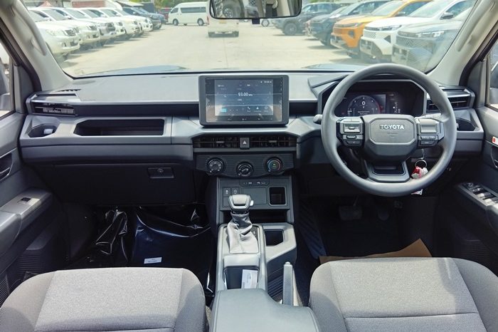 TRAVO SMART PRE 2026 2.8 AT DOUBLE CAB GREY  1692 full