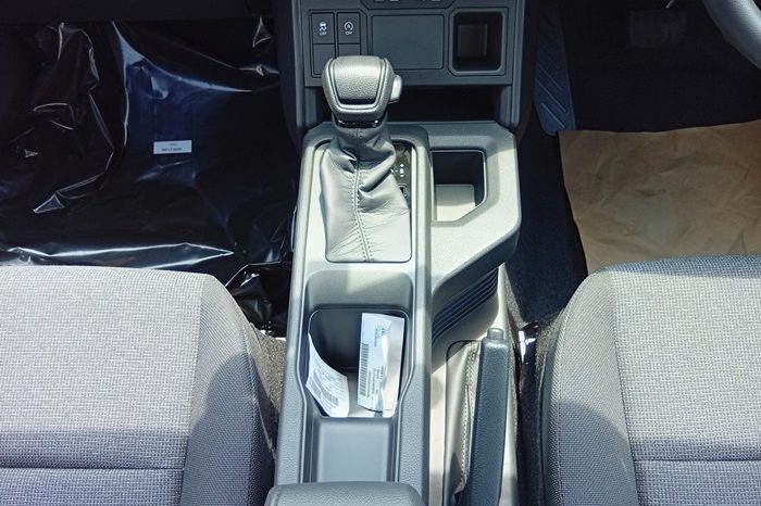 TRAVO SMART PRE 2026 2.8 AT DOUBLE CAB GREY  1692 full