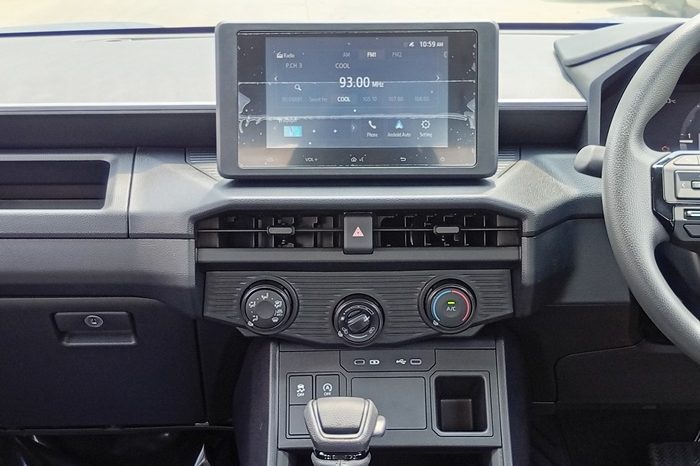 TRAVO SMART PRE 2026 2.8 AT DOUBLE CAB GREY  1692 full