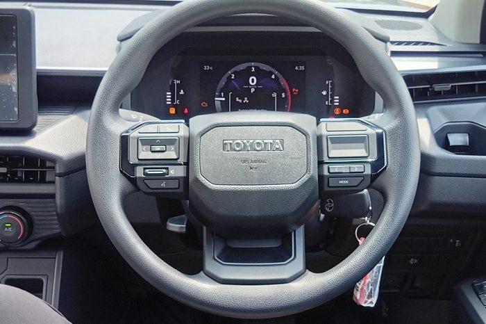 TRAVO SMART PRE 2026 2.8 AT DOUBLE CAB GREY  1692 full