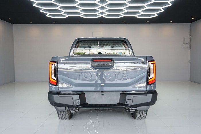 TRAVO E 2026 EV AT DOUBLE CAB GREY  800150 full