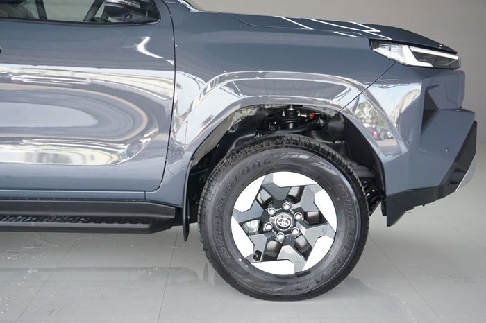 TRAVO E 2026 EV AT DOUBLE CAB GREY  800150 full