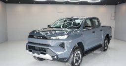 TRAVO E 2026 EV AT DOUBLE CAB GREY  800150