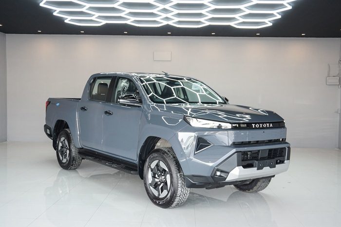 TRAVO E 2026 EV AT DOUBLE CAB GREY  800150 full
