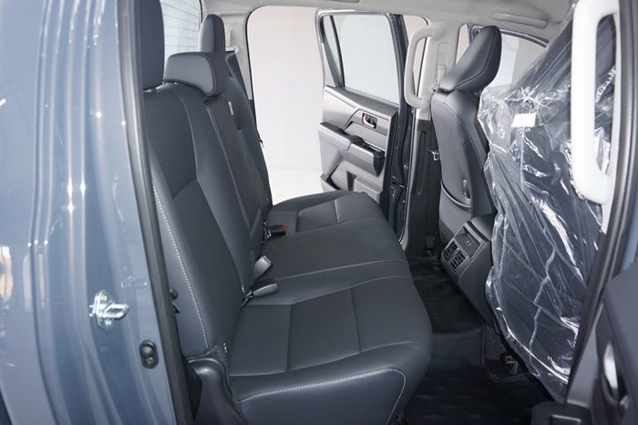 TRAVO E 2026 EV AT DOUBLE CAB GREY  800150 full