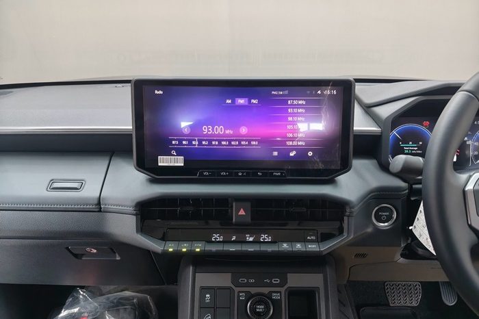 TRAVO E 2026 EV AT DOUBLE CAB GREY  800150 full