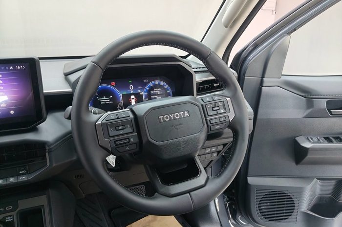 TRAVO E 2026 EV AT DOUBLE CAB GREY  800150 full