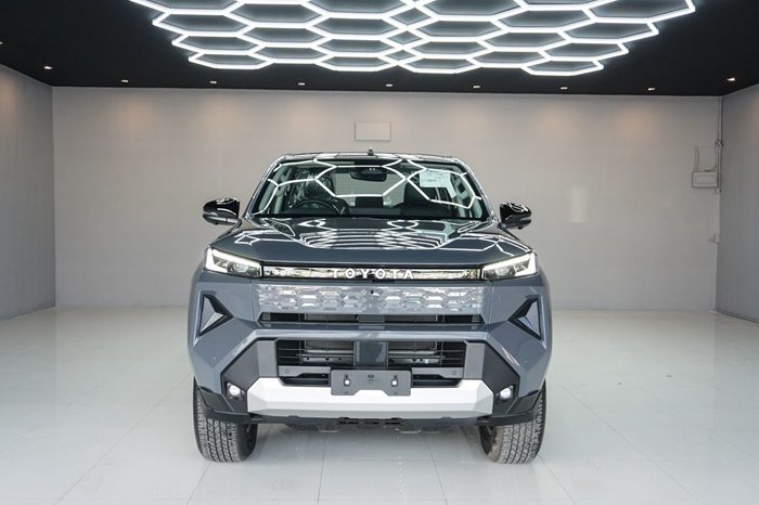 TRAVO E 2026 EV AT DOUBLE CAB GREY  800150 full