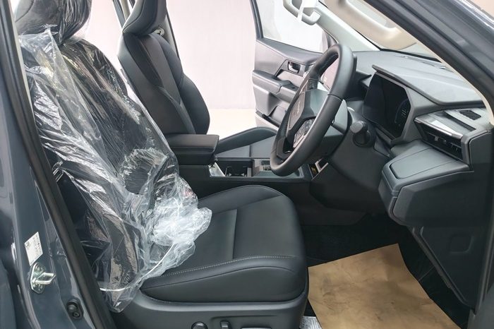 TRAVO E 2026 EV AT DOUBLE CAB GREY  800150 full