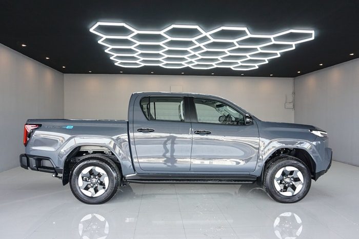 TRAVO E 2026 EV AT DOUBLE CAB GREY  800150 full
