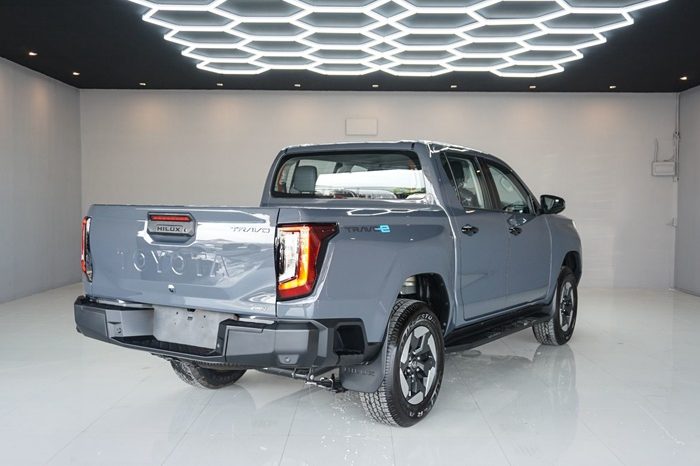 TRAVO E 2026 EV AT DOUBLE CAB GREY  800150 full