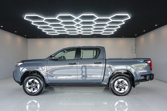 TRAVO E 2026 EV AT DOUBLE CAB GREY  800150 full