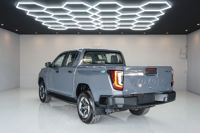 TRAVO E 2026 EV AT DOUBLE CAB GREY  800150 full